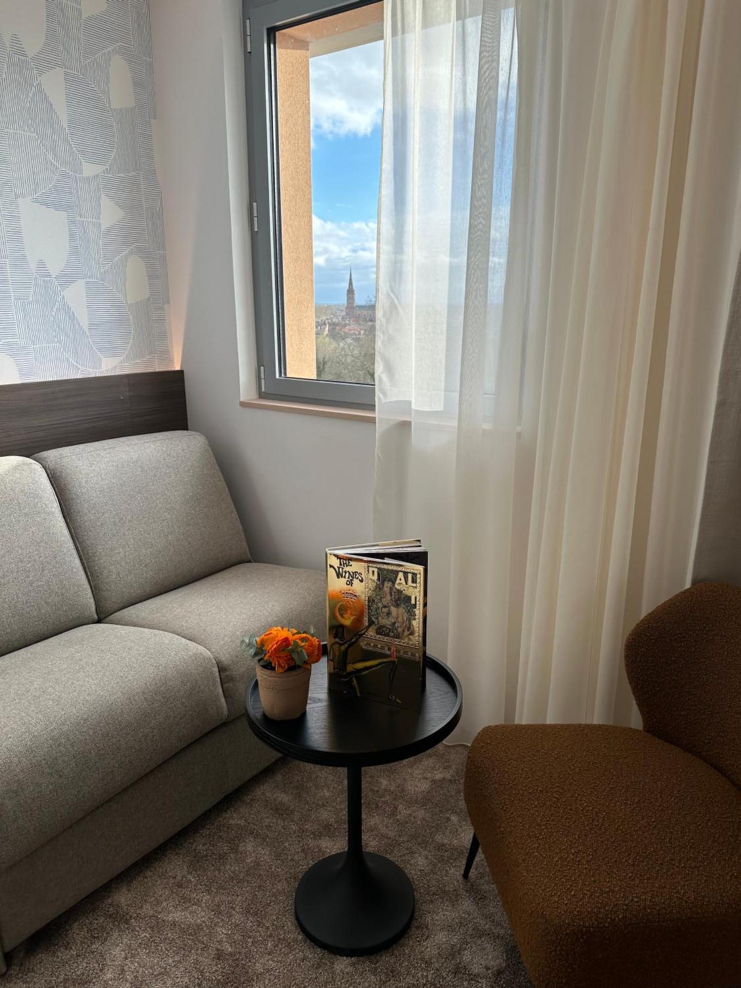 Dali Hotel モントーバン エクステリア 写真